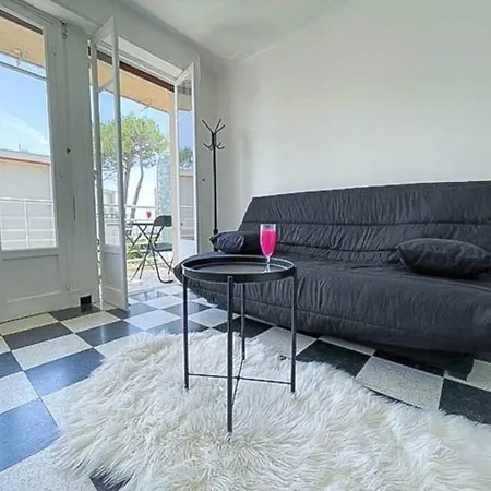 Nice - Plage Jolie Studio En Bord De Mer *
